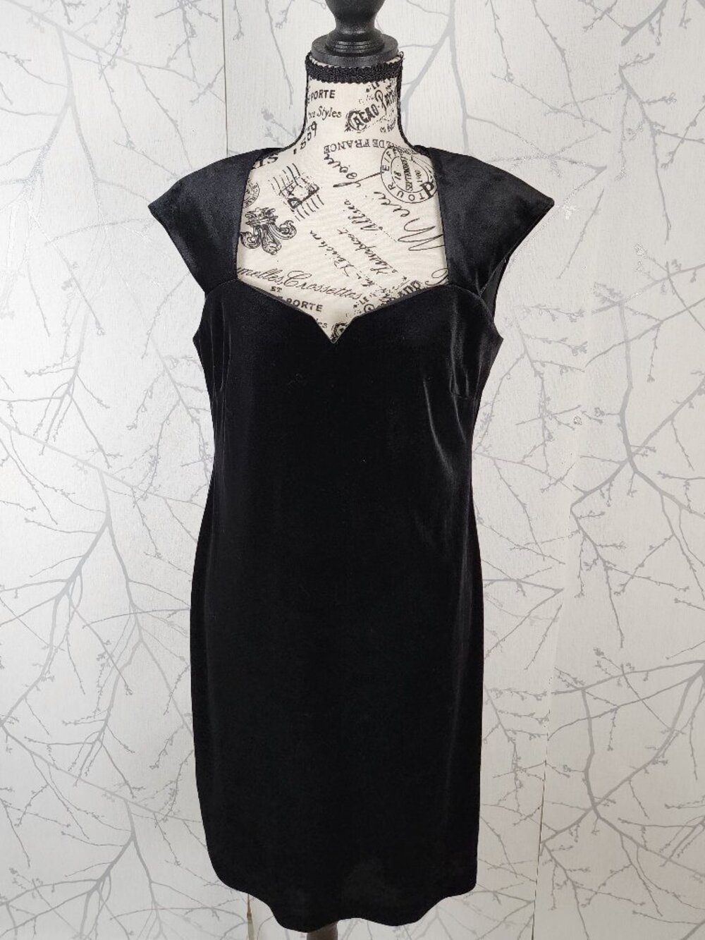 Cleo Black Velvet Sweetheart Neck Cap Sleeve Sheath Dress